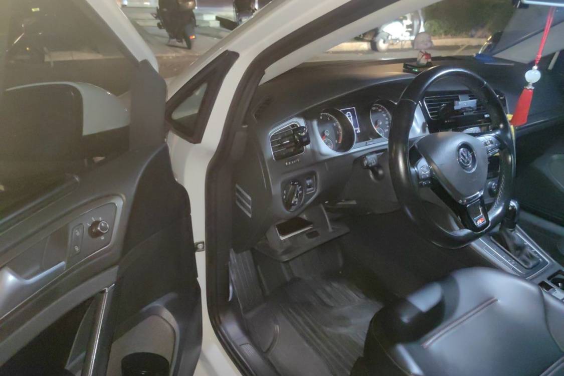 Volkswagen Golf 2015 car image #23