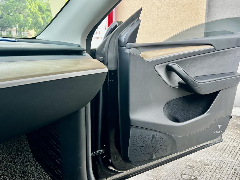 Tesla Model Y 2023 #17 Tesla Model Y 2023 car image #17