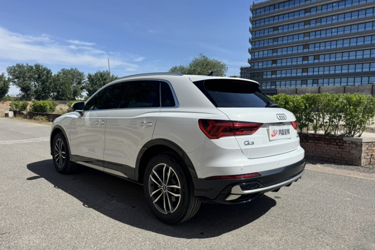 Audi Q3 2024 car image #5
