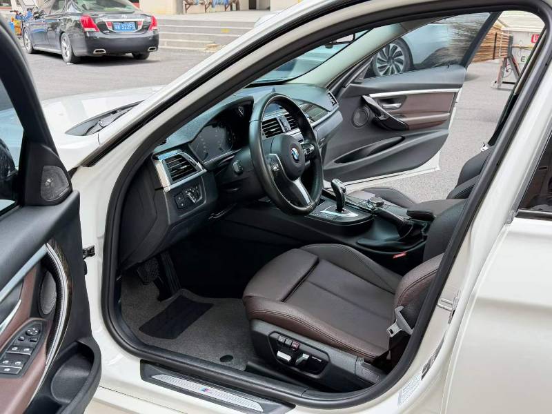 BMW 3 Series 2019 car image #4