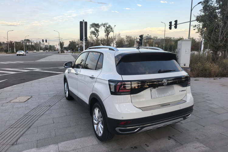 Volkswagen T-Cross 2020 car image #12