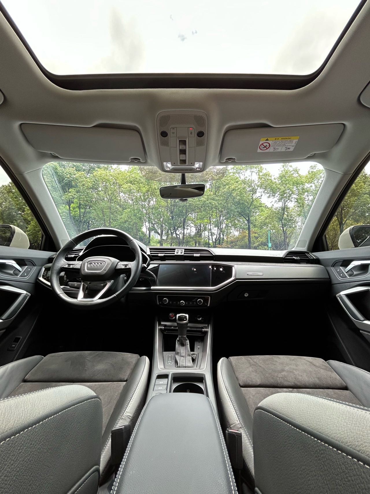 Audi Q3 2022 car image #11