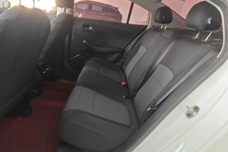 Roewe i5 2023 #17 Roewe i5 2023 car image #17