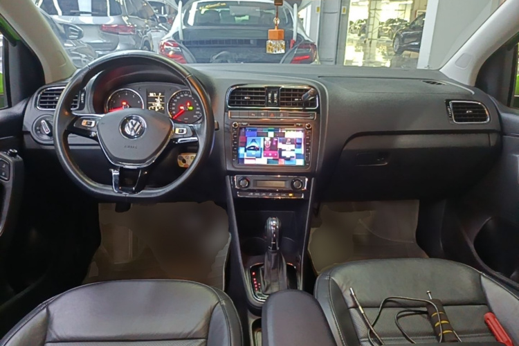 Volkswagen Polo 2015 #11 Volkswagen Polo 2015 изображение автомобиля #11