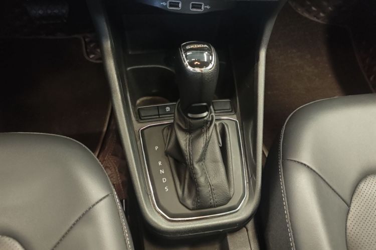 Skoda Rapid 2021 car image #14