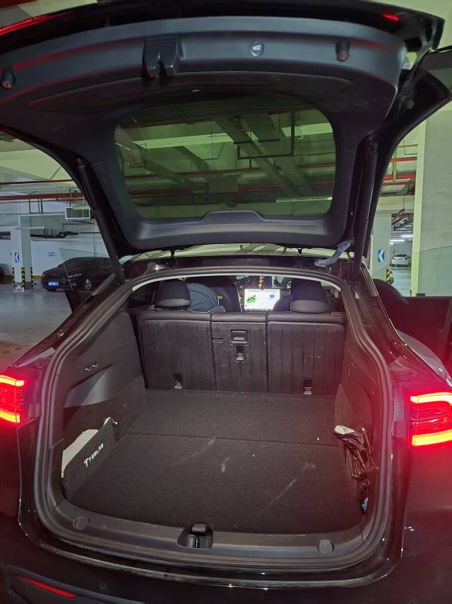 Tesla Model Y 2022 car image #5