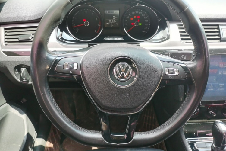 Volkswagen Bora 2017 car image #11