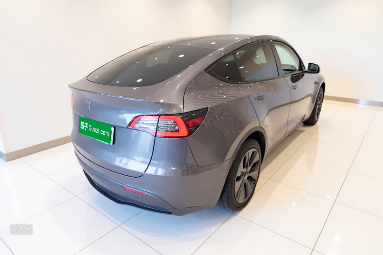 Tesla Model Y 2024 #5 Tesla Model Y 2024 car image #5