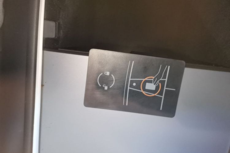 Tesla Model Y 2022 car image #14