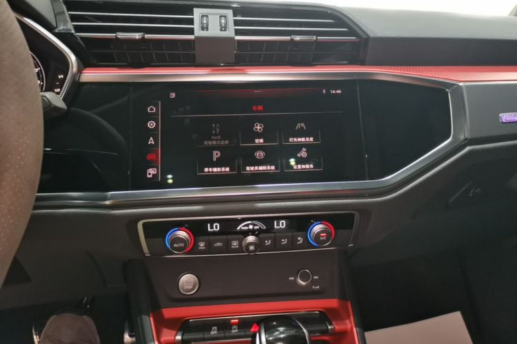 Audi Q3 2020 car image #13