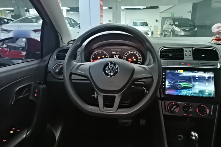 Volkswagen Polo 2016 car image #11