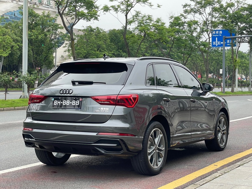 Audi Q3 2023 car image #4