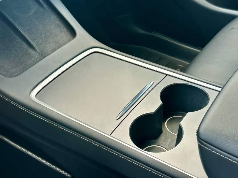 Tesla Model Y 2021 car image #4