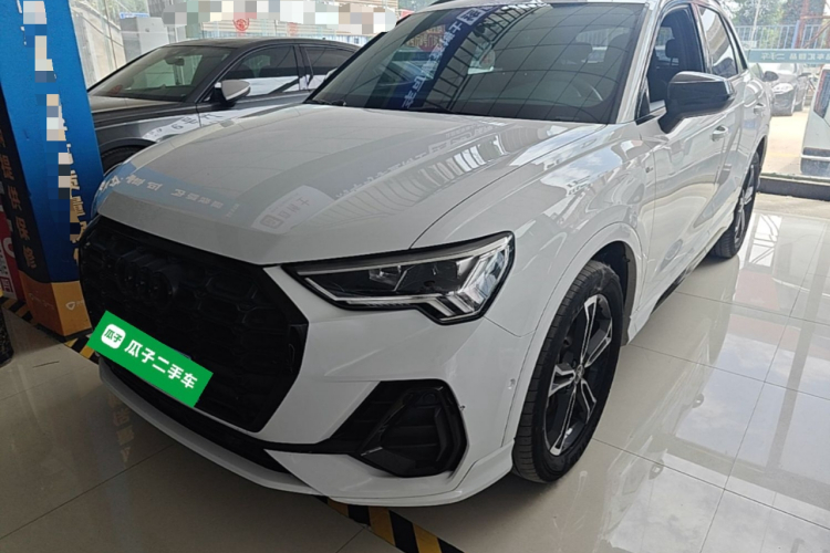 Audi Q3 2023 car image #2