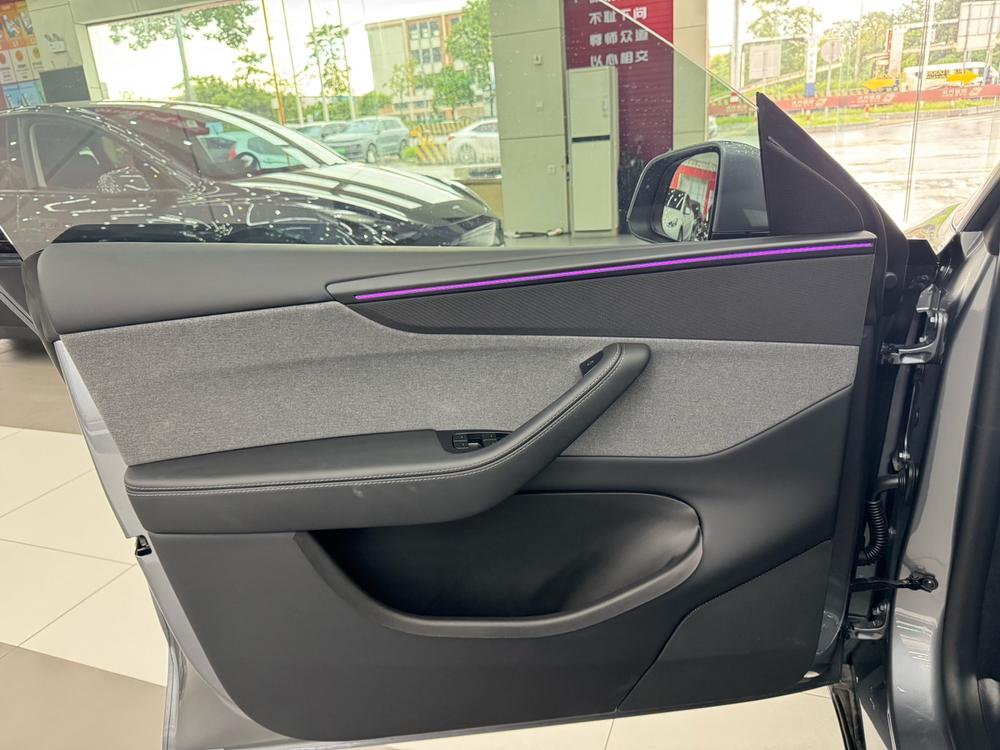 Tesla Model Y 2026 #10 Tesla Model Y 2026 car image #10