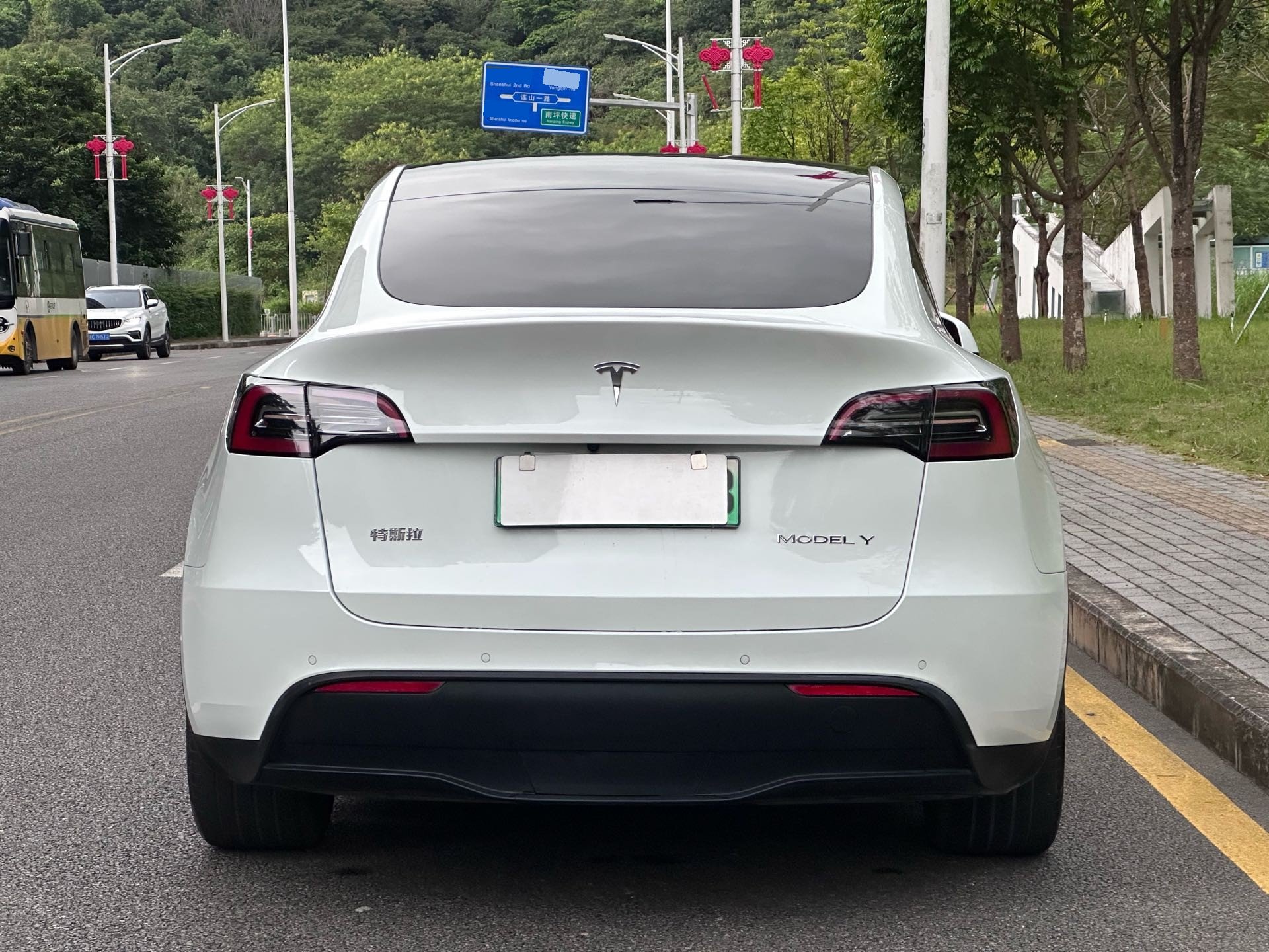 Tesla Model Y 2024 #7 Tesla Model Y 2024 car image #7