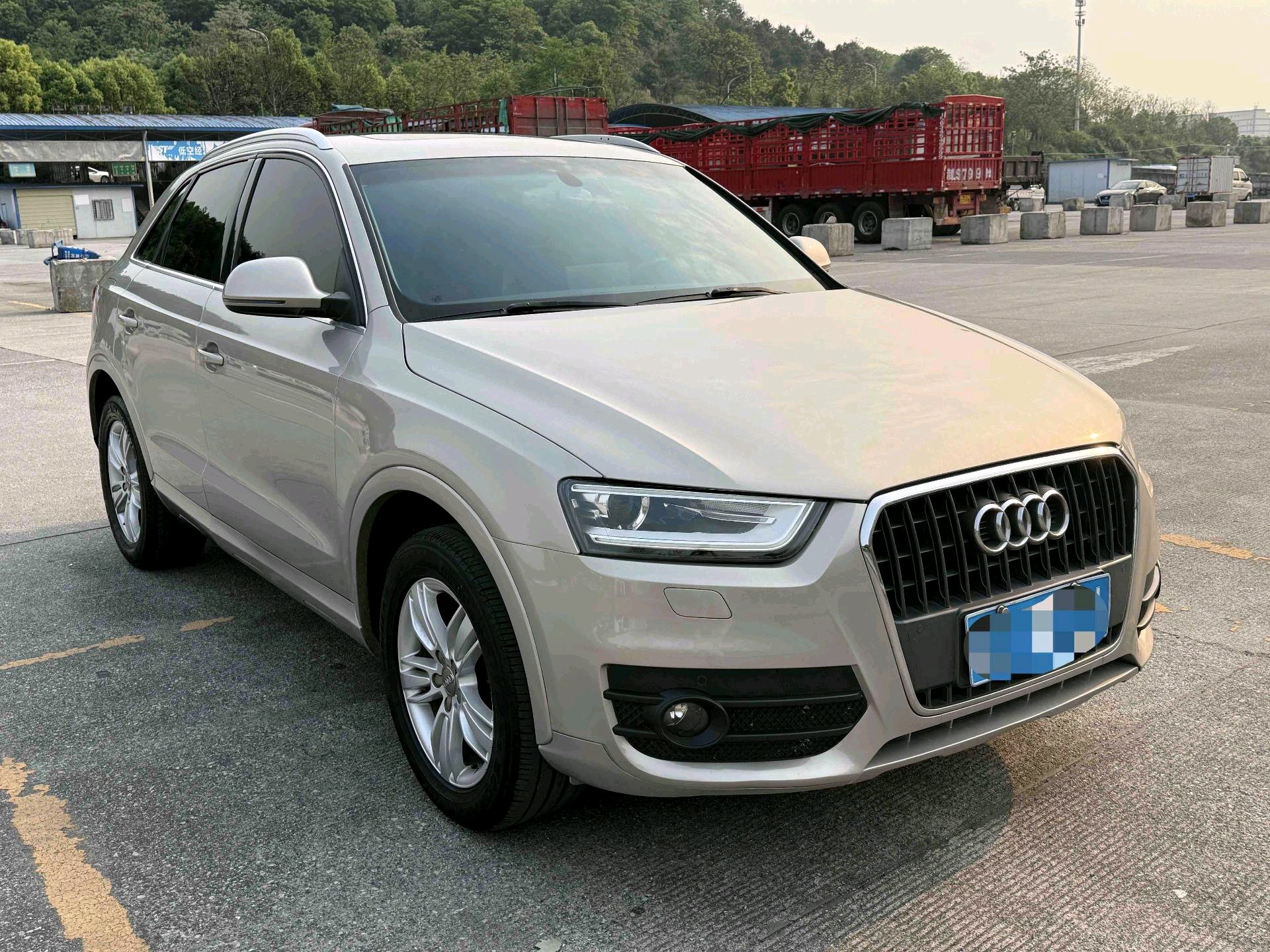 Audi Q3 2014 car image #3