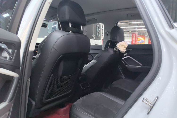 Audi Q3 2023 car image #13