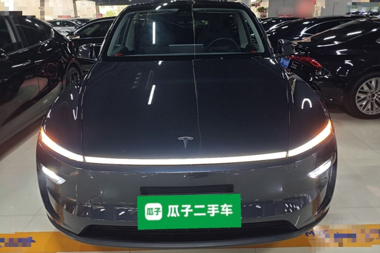 Tesla Model Y 2025 #3 Tesla Model Y 2025 car image #3