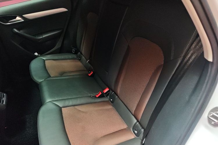 Audi Q3 2019 car image #10