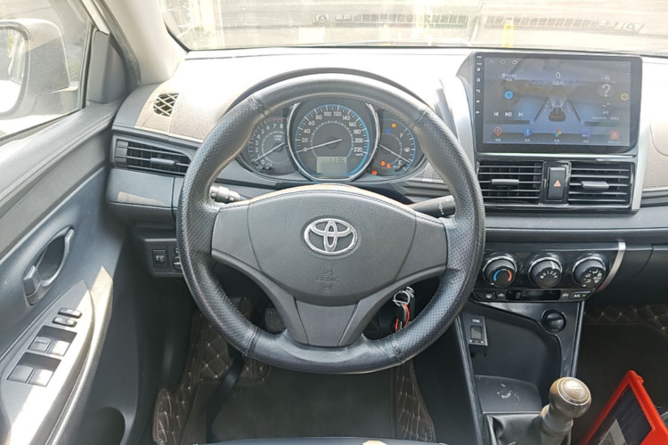 Toyota Vios 2015 car image #11