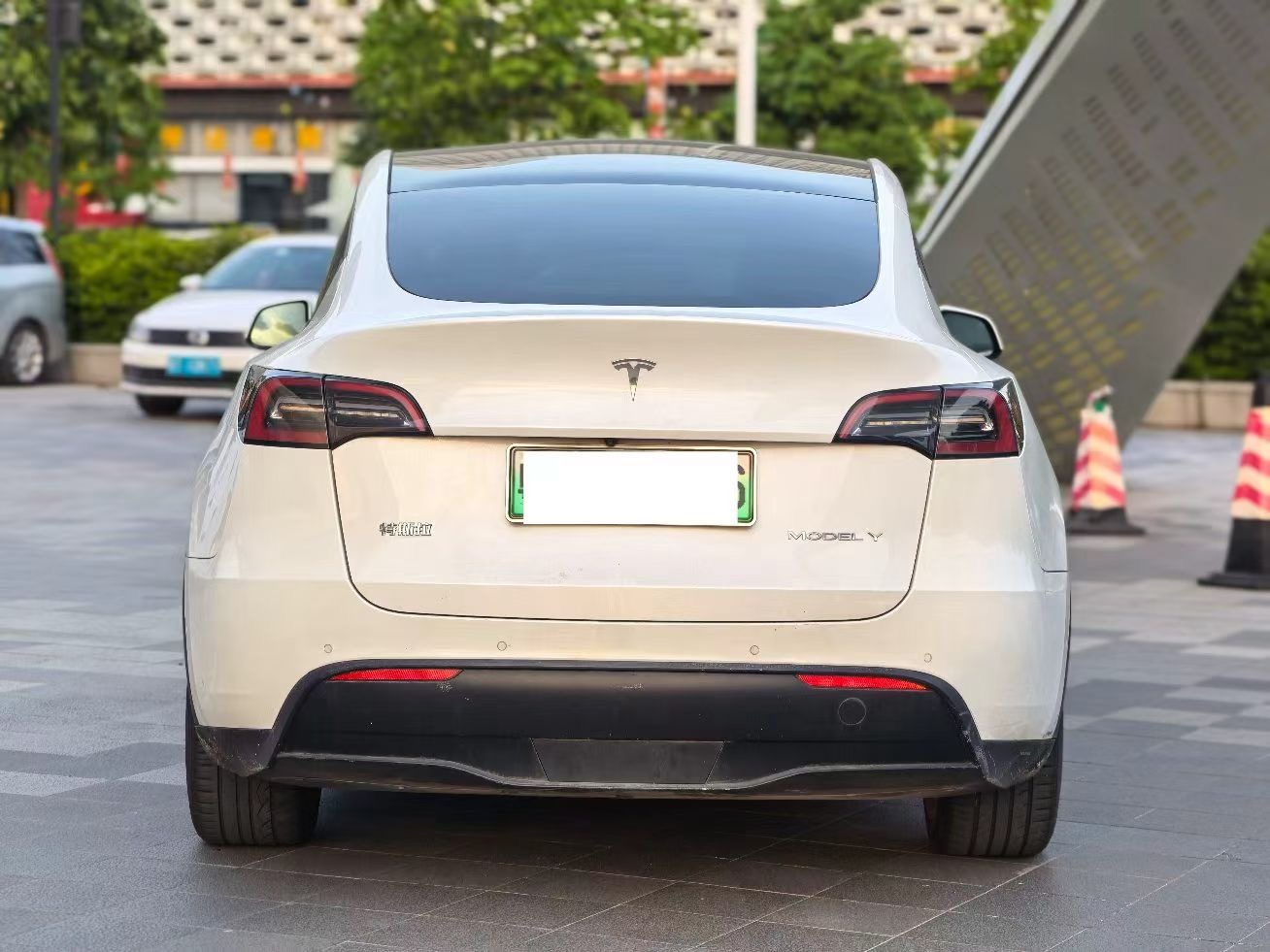 Tesla Model Y 2021 car image #9