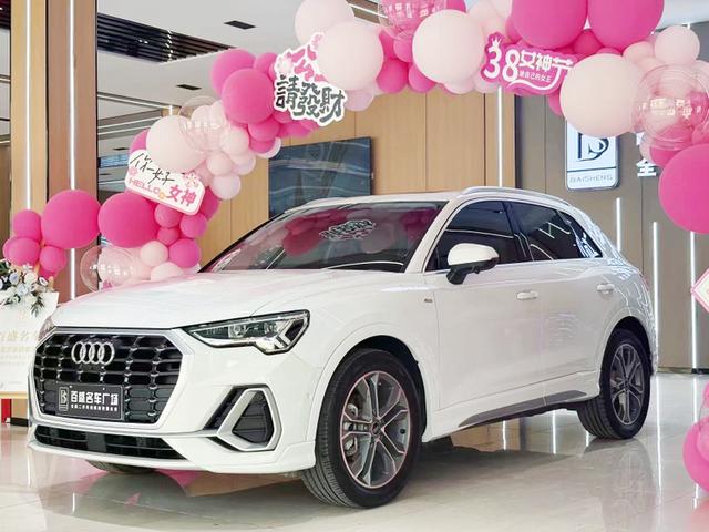 Audi Q3 2022 car image #12