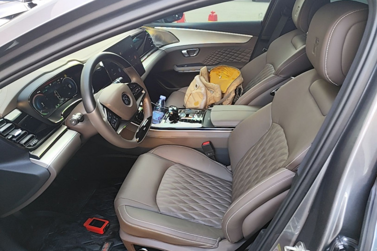 BYD Han 2023 car image #15