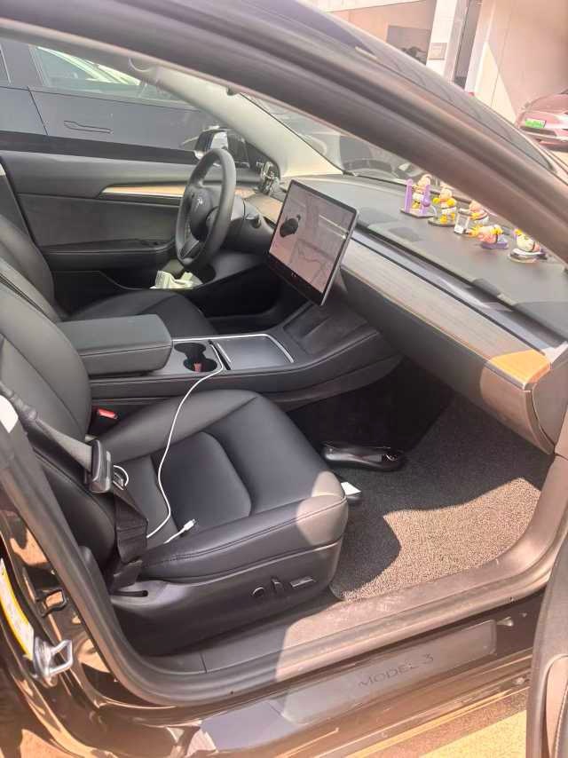 Tesla Model 3 2021 صورة سيارة #2