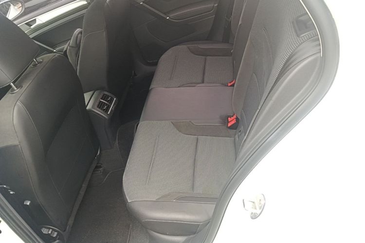 Volkswagen Golf 2018 car image #17