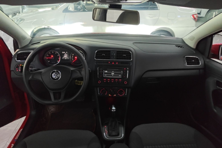 Volkswagen Polo 2015 car image #10