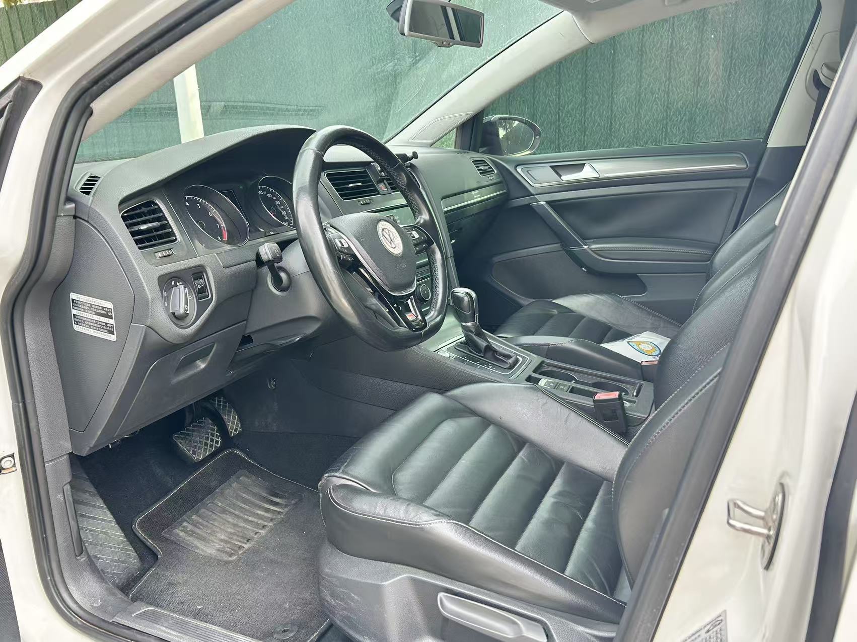 Volkswagen Golf 2016 car image #2