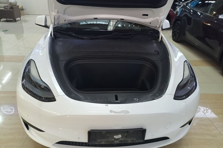 Tesla Model Y 2023 car image #20