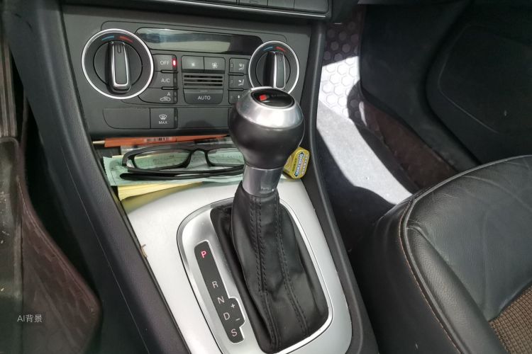 Audi Q3 2018 car image #16