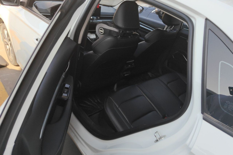 GEELY Emgrand 2022 #10 GEELY Emgrand 2022 car image #10