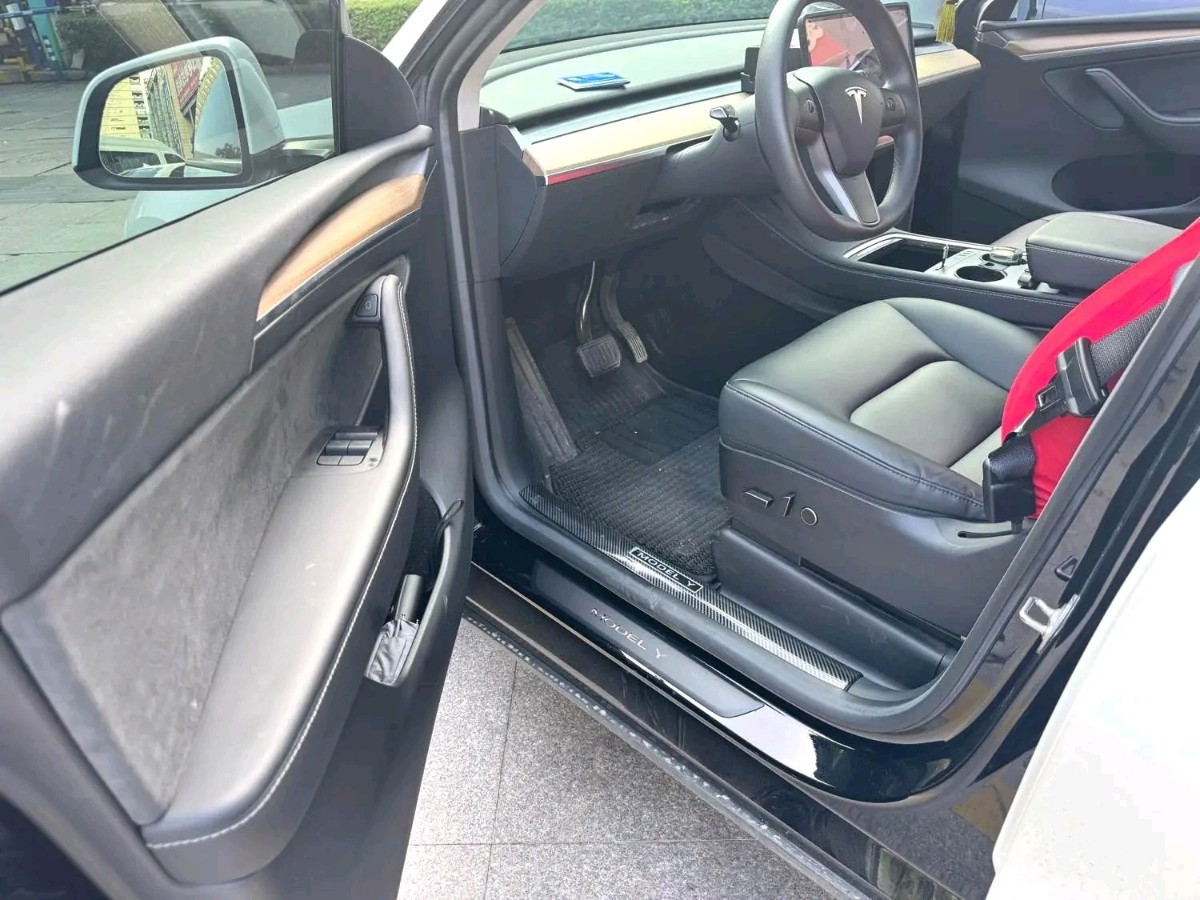 Tesla Model Y 2023 #3 Tesla Model Y 2023 car image #3