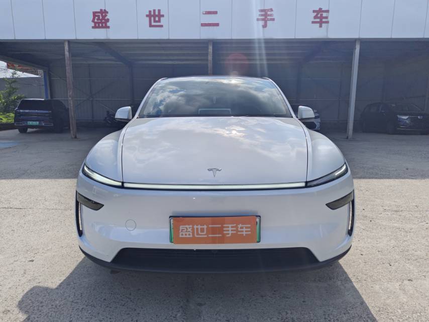 Tesla Model Y 2025 #2 Tesla Model Y 2025 car image #2