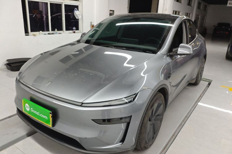 Tesla Model Y 2025 #2 Tesla Model Y 2025 car image #2