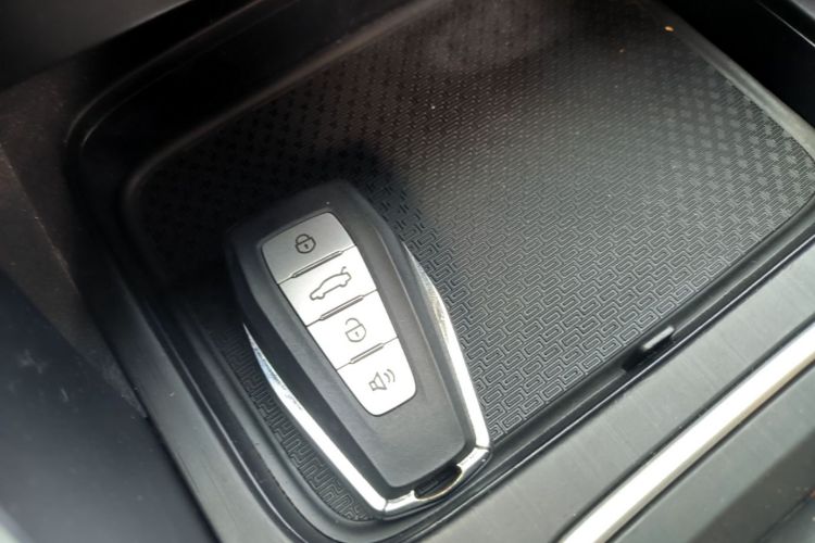 GEELY Vision X6 2021 immagine di auto #9