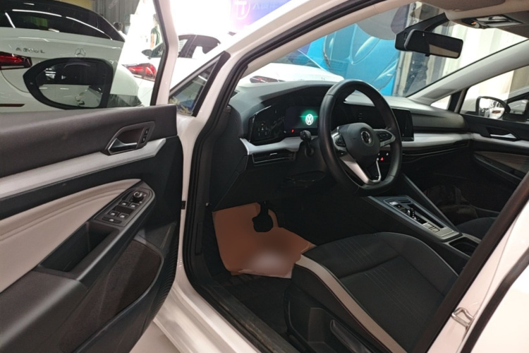 Volkswagen Golf 2022 car image #12