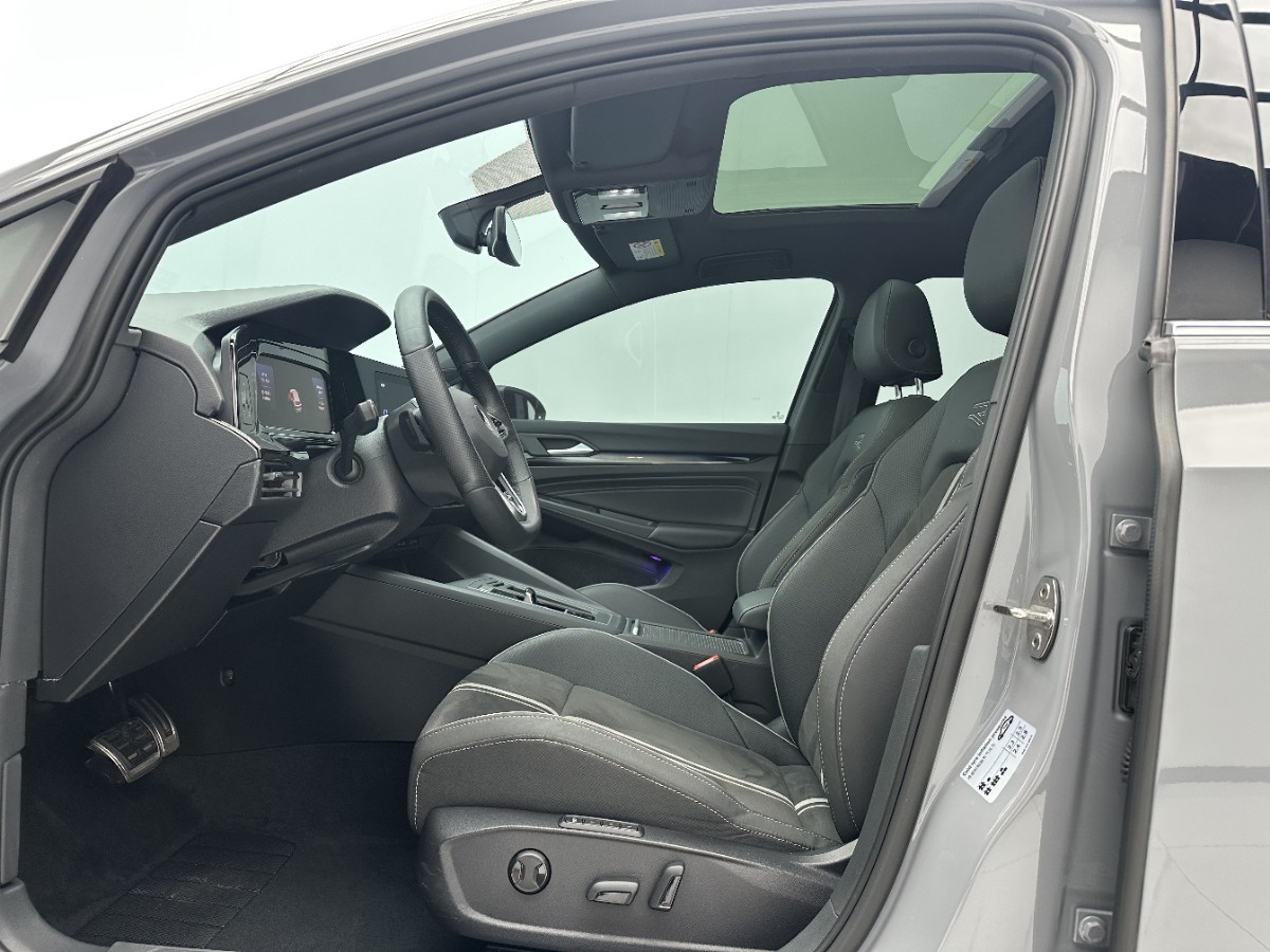 Volkswagen Golf 2023 car image #5