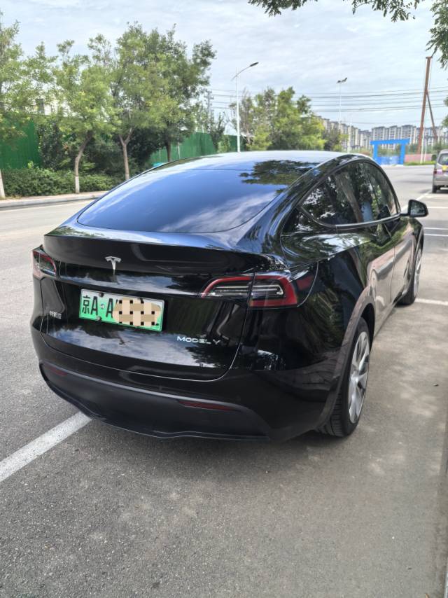 Tesla Model Y 2022 immagine di auto #4
