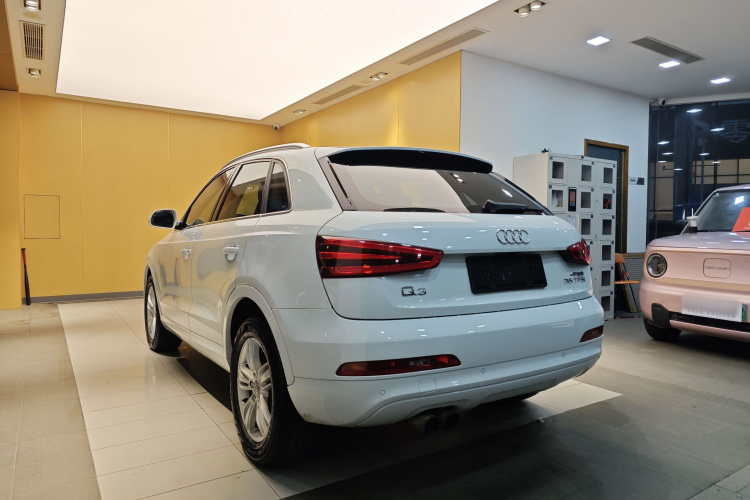 Audi Q3 2016 car image #7
