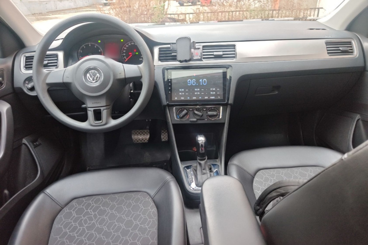 Volkswagen Santana 2016 car image #10