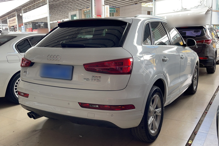 Audi Q3 2017 car image #8