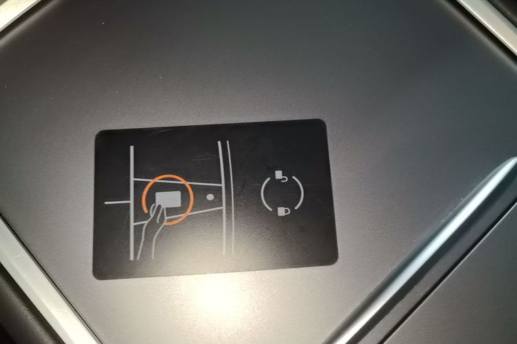 Tesla Model Y 2022 car image #9