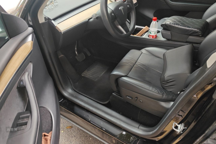 Tesla Model Y 2022 immagine di auto #18