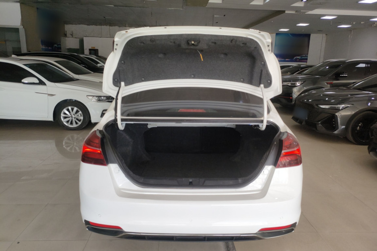 GEELY Emgrand 2019 #19 GEELY Emgrand 2019 car image #19