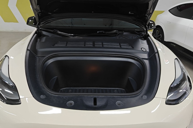 Tesla Model Y 2023 #20 Tesla Model Y 2023 car image #20