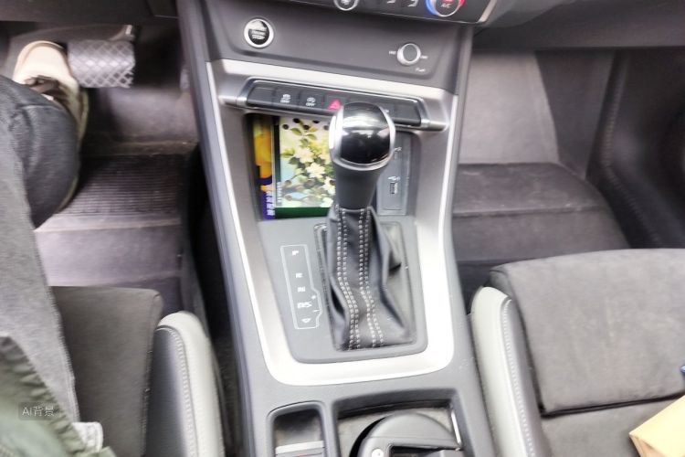Audi Q3 2021 car image #16
